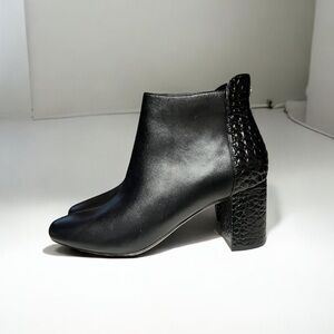🌻NEW NWOT Cole Haan Nella Black Leather Ankle Croc Embossed Bootie Size 9.5